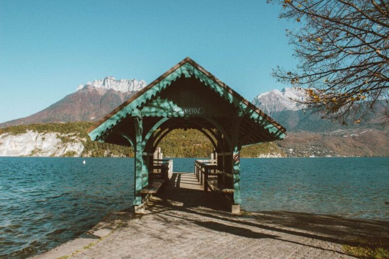 private-2-hour-walking-tour-of-annecy-with-official-guide