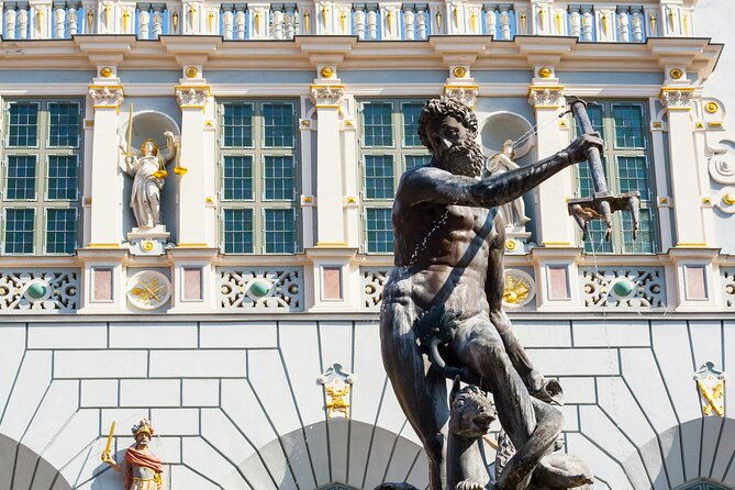 private-artus-court-and-gdansk-old-town-tour-with-tickets
