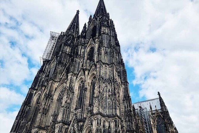 private-audio-book-city-rally-around-cologne-cathedral-and-the-old-town