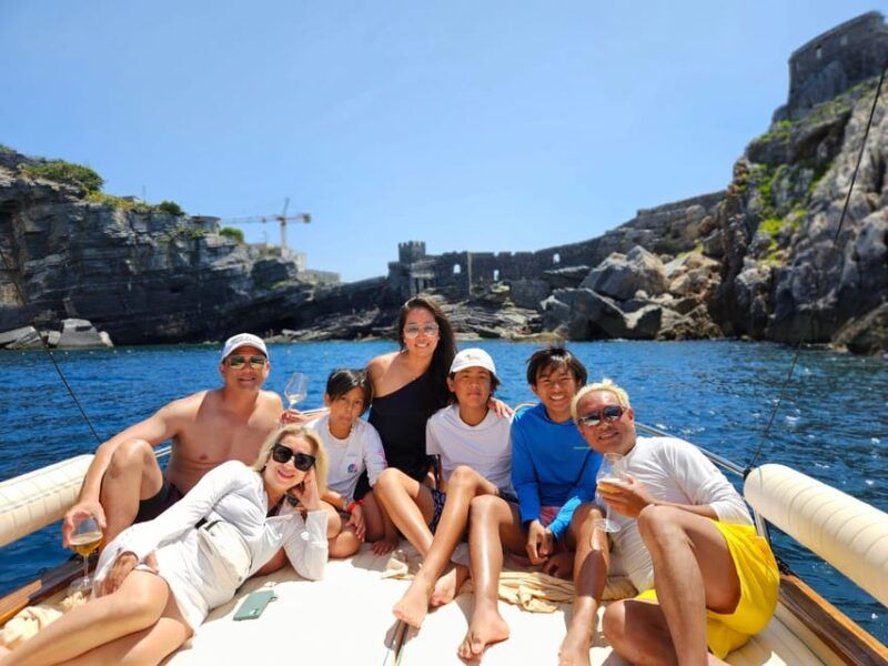 private-boat-tour-from-la-spezia-to-5-terre-with-drinks-snacks-swimming