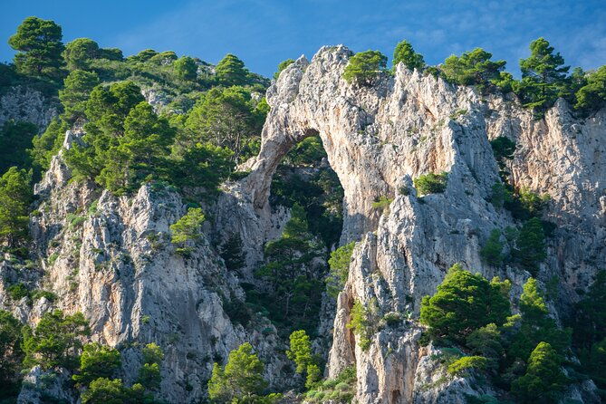 private-boat-tour-of-capri-from-sorrento-on-sorrentine-gozzo