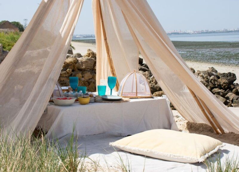 private-horseback-riding-picnic-on-the-beach