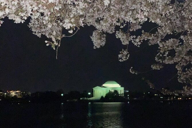 private-monuments-at-night-tour