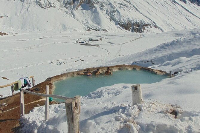 private-santiago-visit-hot-springs-and-picnic-in-cajon-del-maipo