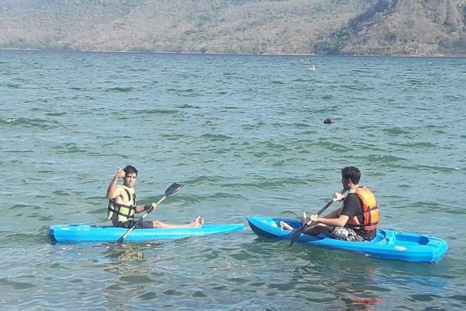 private-tour-at-granadaapoyo-lagoon-handicraft-market-lava-masaya-volcano