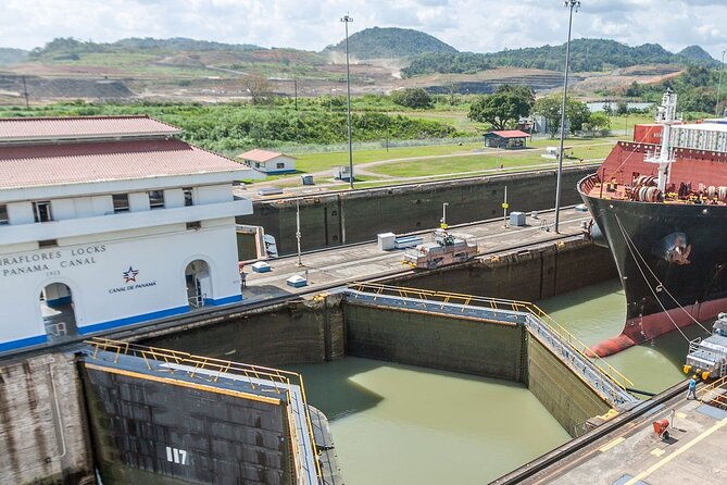 private-tour-to-panama-canal-locks-miraflores
