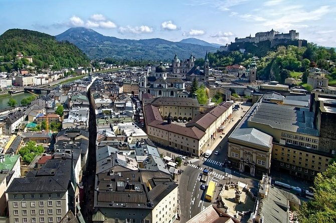 private-transfer-from-prague-to-salzburg-with-2h-of-sightseeing-local-driver
