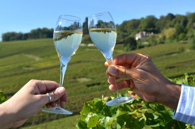 private-transfer-reims-champagne-to-paris-airport-cdg-by-van