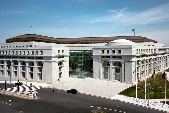 private-walking-tour-of-washington-dc-neighborhoods