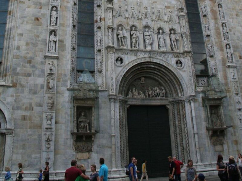 private-walking-tour-with-a-local-guide