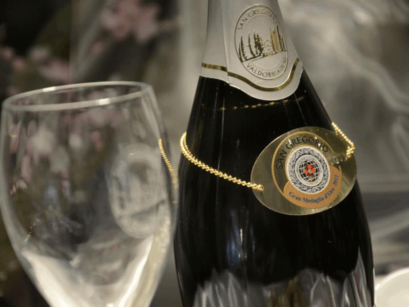 prosecco-tasting-in-countryside-winery
