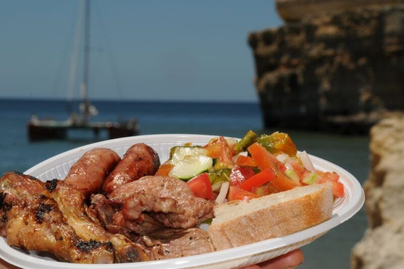 quarteira-benagil-cave-boat-trip-with-beach-bbq-and-kayak