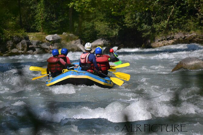 rafting-at-the-foot-of-mont-blanc-in-chamonix