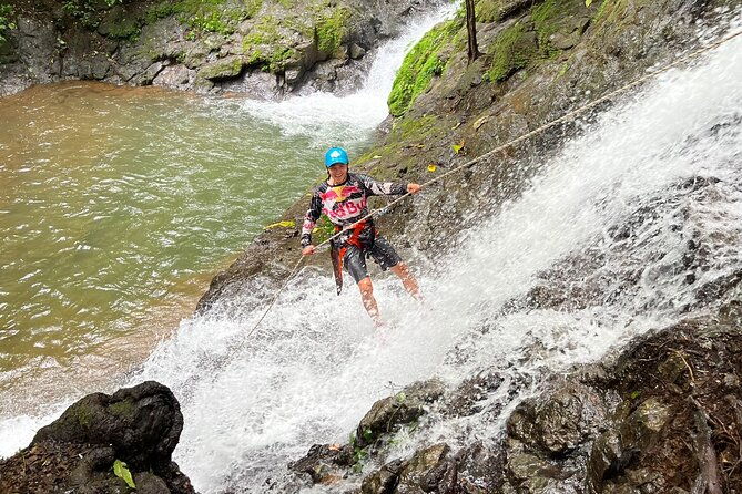 rappelling-and-safari-float-combo-in-nosara