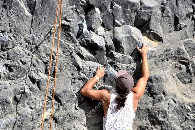 rock-climbing-climbing-in-holy-water-baths-natural-walls