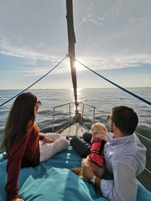 romantic-tour-on-a-luxury-sailboat-with-vintage-transfer-4h