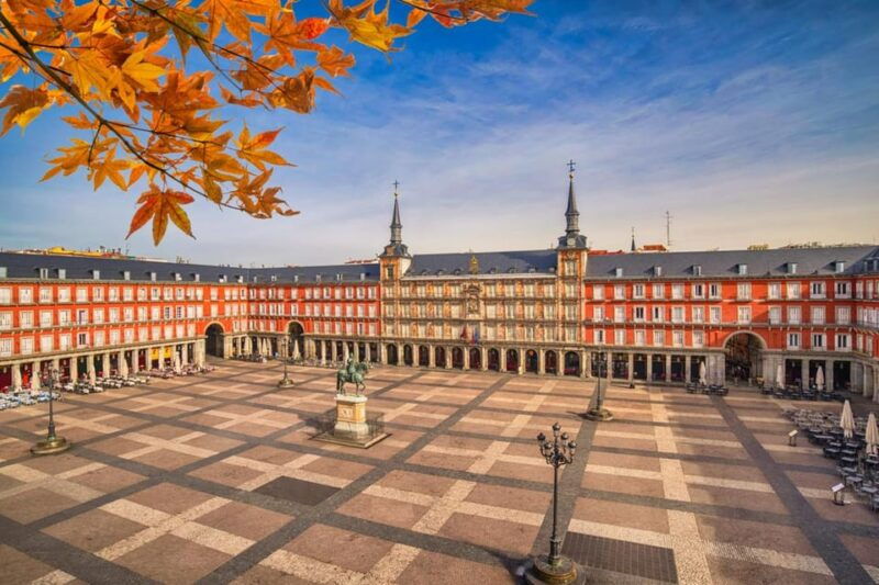 royal-madrid-walking-tour-palaces-plazas