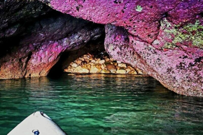sagres-family-kayaking-tour-ingrina-caves