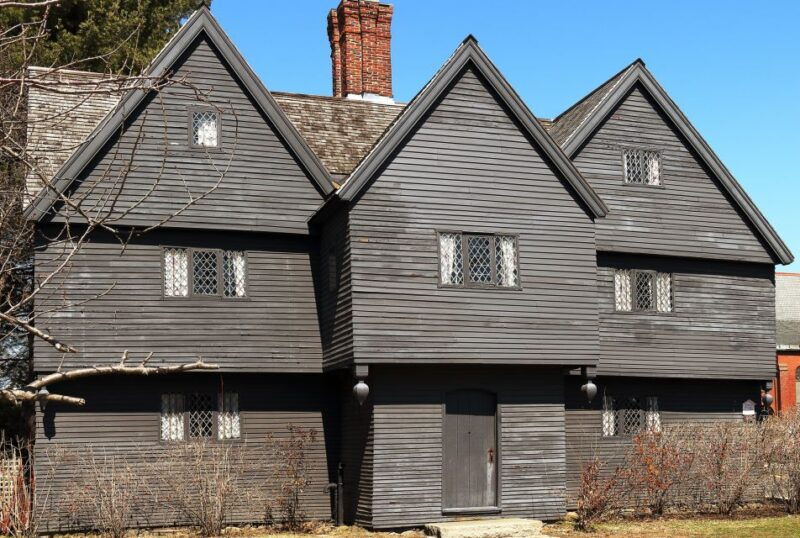 salem-requiem-for-salem-walking-ghost-tour