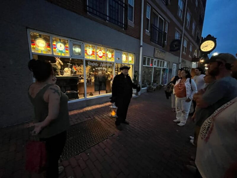 salem-vampires-and-ghosts-walking-tour-with-haunted-objects