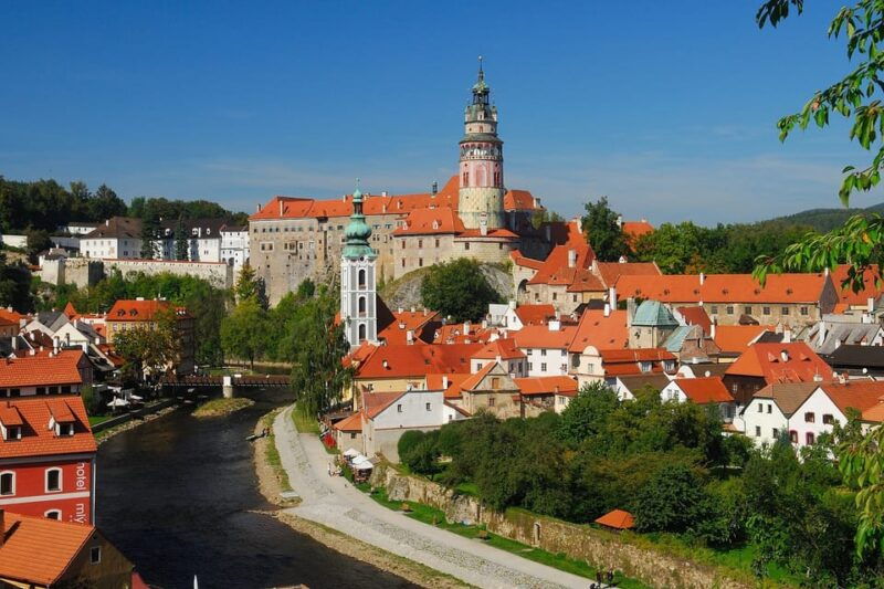 salzburg-sightseeing-transfer-to-prague-via-cesky-krumlov