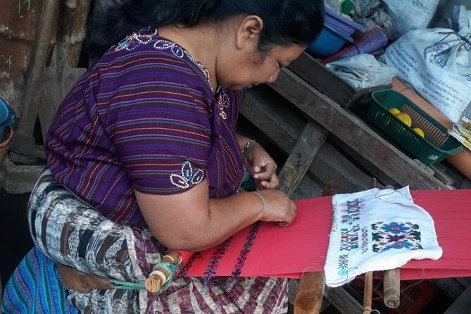 san-antonio-aguascalientes-weaving-tour-from-antigua