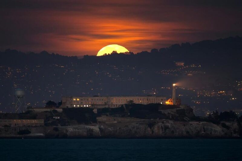 san-francisco-city-lights-sail-under-the-full-moon