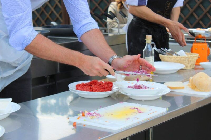 san-gimignano-outdoor-cooking-class-wine-tasting-in-winery