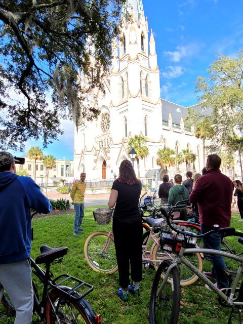 savannah-historical-bike-tour-with-tour-guide