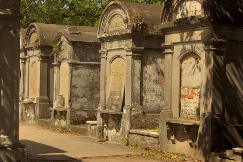 self-guided-audio-ghost-tour-in-new-orleans-in-6-languages