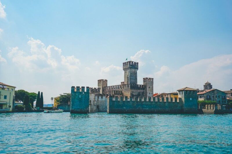sirmione-village-highlights-walking-lake-garda-boat-tour