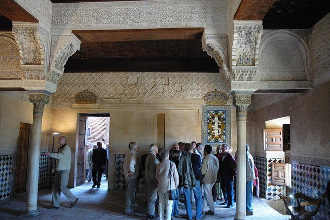 skip-the-line-alhambra-palace-and-generalife-gardens-private-guided-tour
