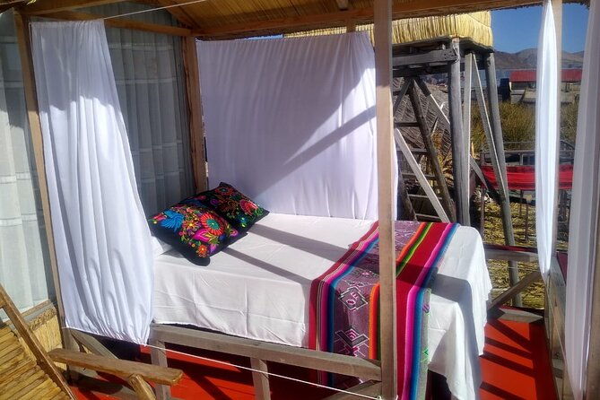 sleep-on-uros-island