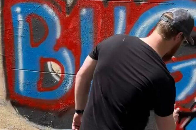 small-group-graffiti-tour-and-workshop-in-el-carmen