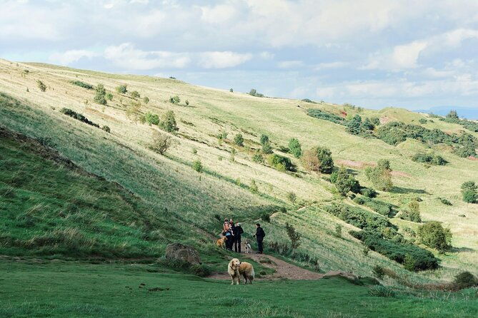 small-group-guided-hike-of-arthurs-seat-and-holyrood-park