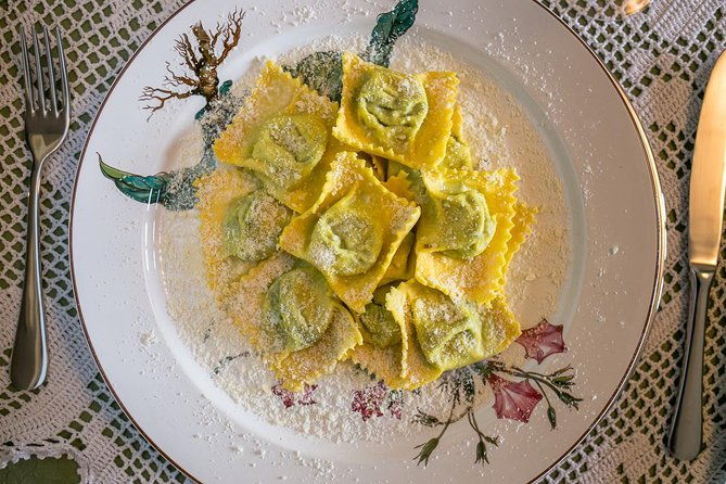 small-group-market-tour-and-dining-experience-at-a-cesarinas-home-in-trento