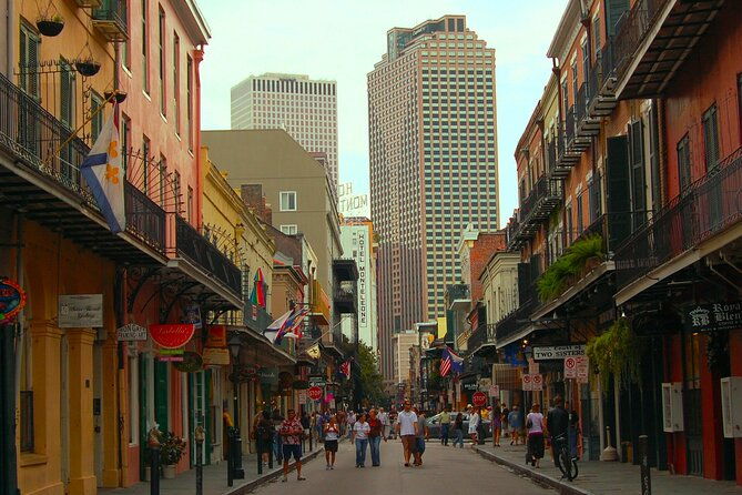 smartphone-guided-walking-tour-of-french-quarter-sights-hidden-stories