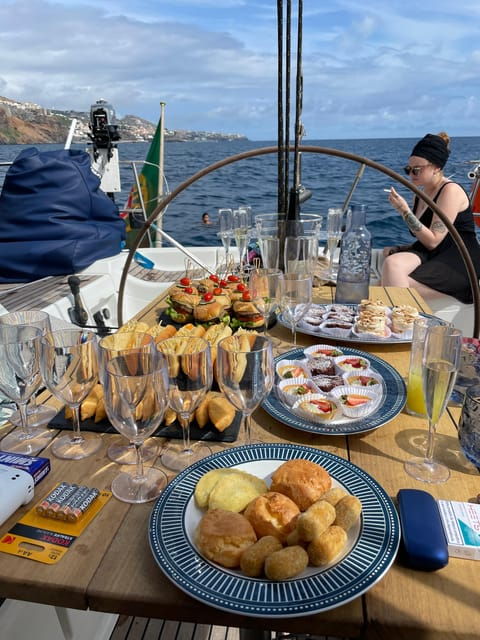 snorkeling-lunch-in-nature-reserve-garajau