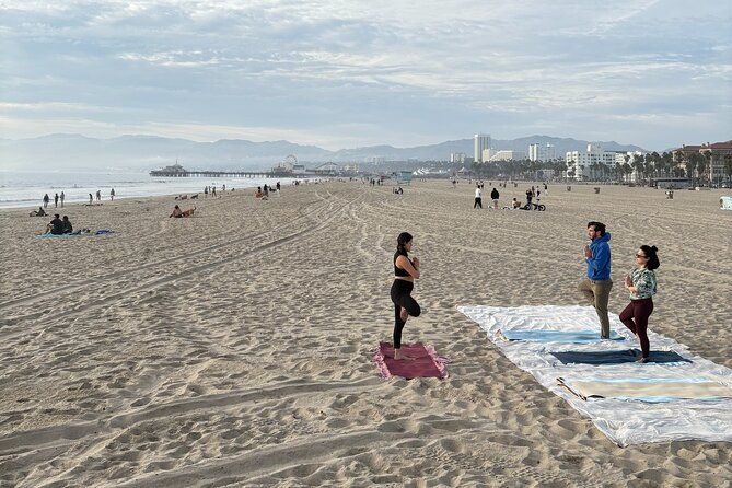 stretch-and-sip-yoga-with-fresh-juice-on-santa-monica-beach