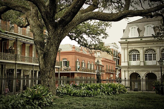 struttin-down-royal-street-walking-audio-tour
