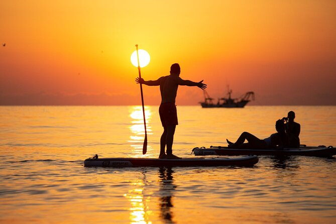 sunrise-in-a-stand-up-paddle-with-breakfast-on-board