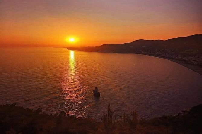 sunset-boat-trip-along-the-coast-of-alanya