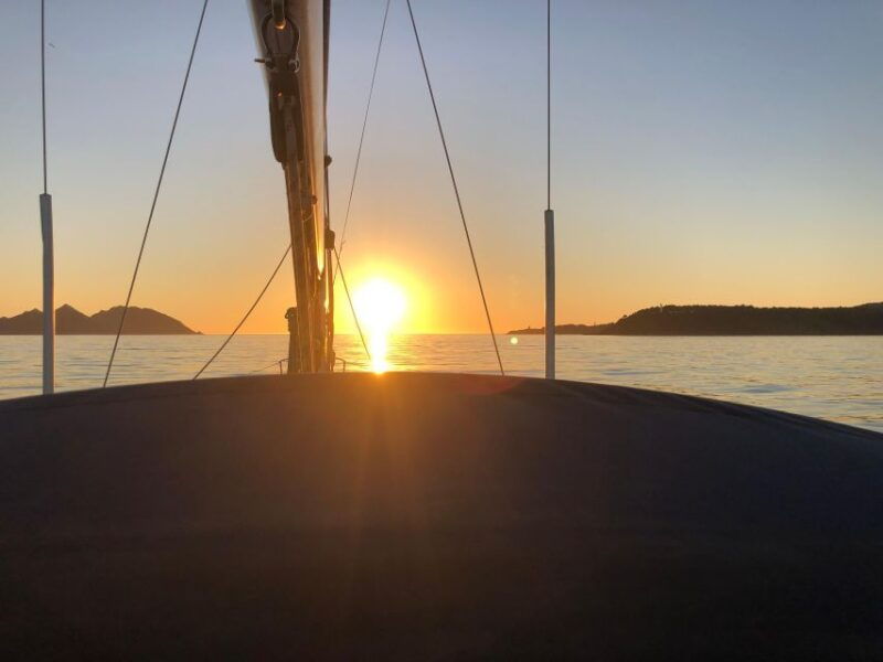 sunset-on-a-luxury-sailing-yacht-lagos-algarve