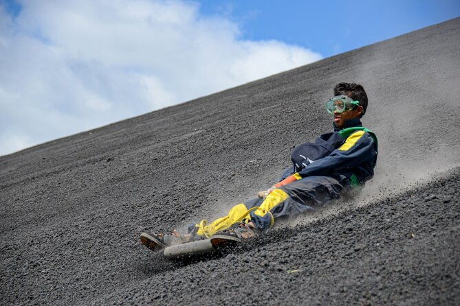 surf-the-fire-volcano-sand-boarding-at-cerro-negro-in-leon