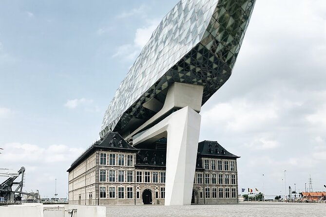 surprise-walk-of-antwerp-with-a-local