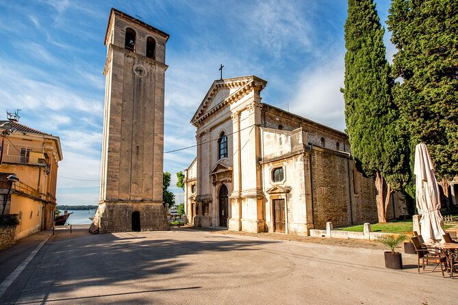 surprises-at-every-turn-pula-walking-tour