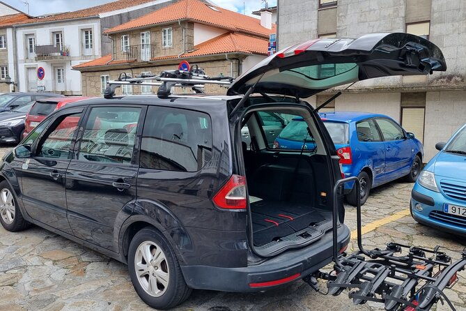 taxi-bikes-transporting-bicycles-and-cyclists-from-santiago-to-porto