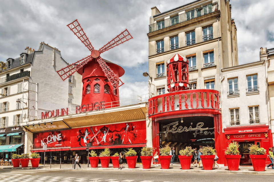 the-heart-of-paris-montmartre-and-historical-monuments