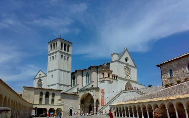 tour-assisi-and-spello-with-van