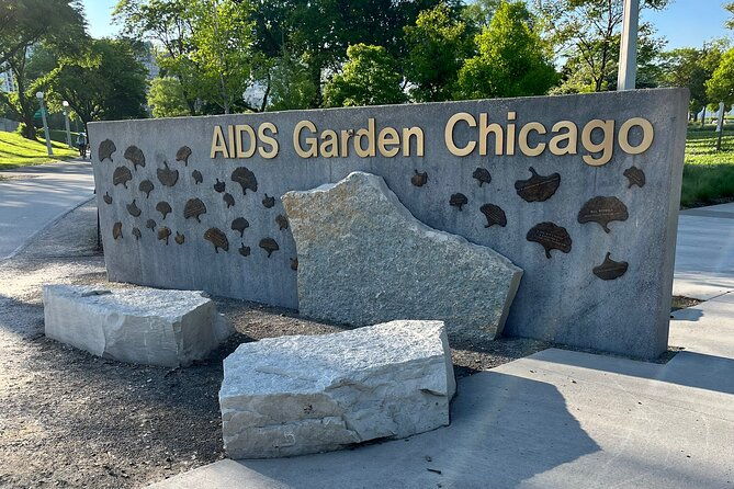 tour-chicago-lgbtq-style-on-and-off-history-bus-tour